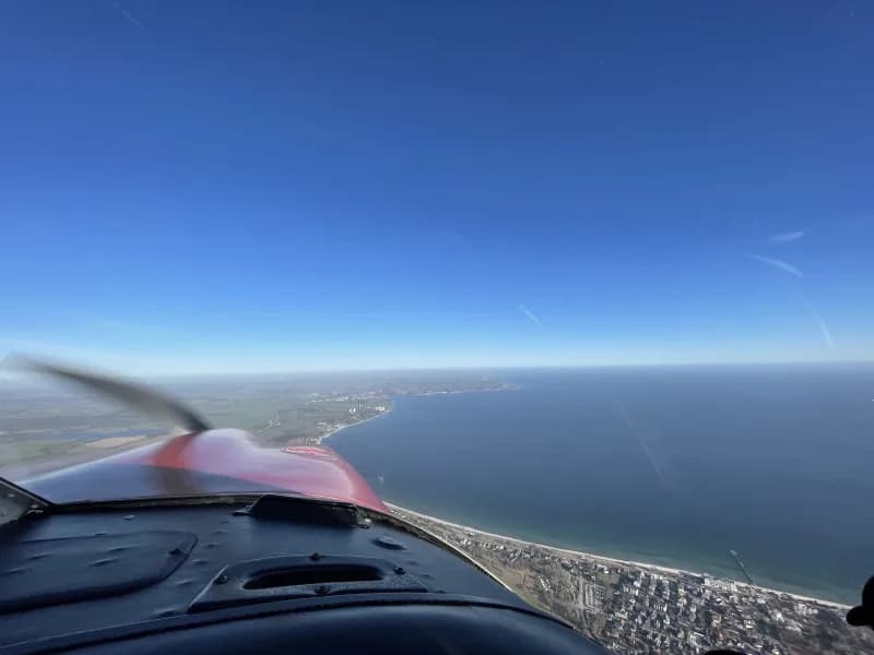 Hobbypilot bei der Flugvorbereitung